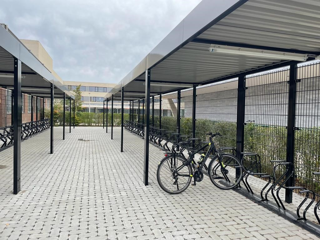 Klaver-Fietsparkeren-CuBic-fietsenstalling-Open-CuBic-Mesh-wall-cladding-coated-8-3.jpg