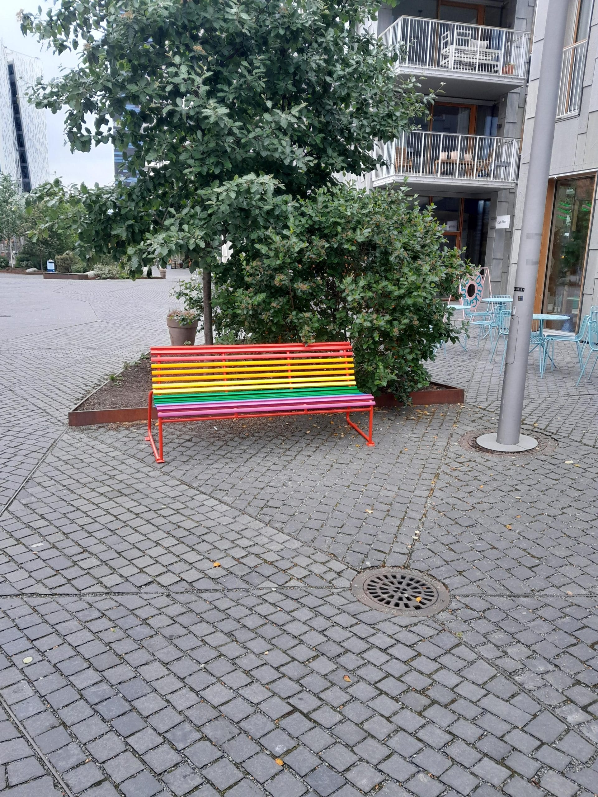 Oslobenken-Regnbuefarver-Stasjonsallmeningen-Oslo-6.jpeg