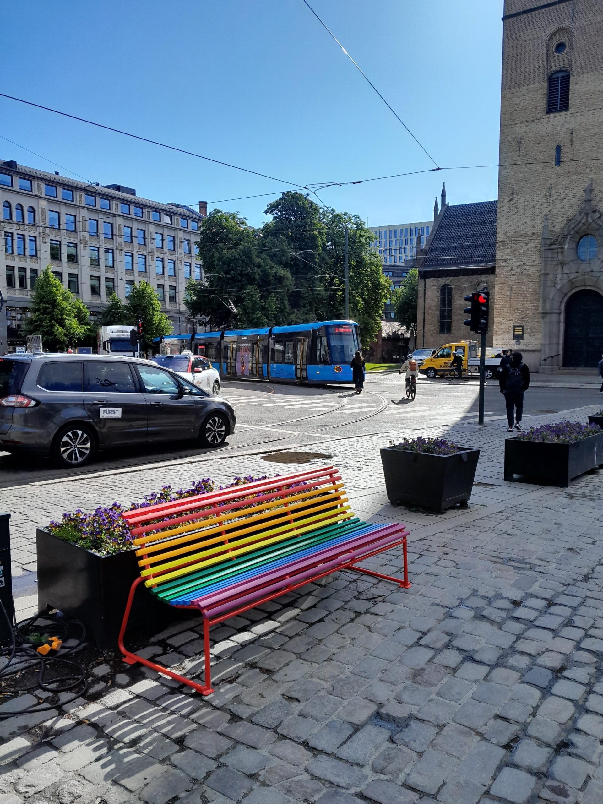 Oslobenken-Regnbuefarver-Stortorvet-Oslo-6.jpeg