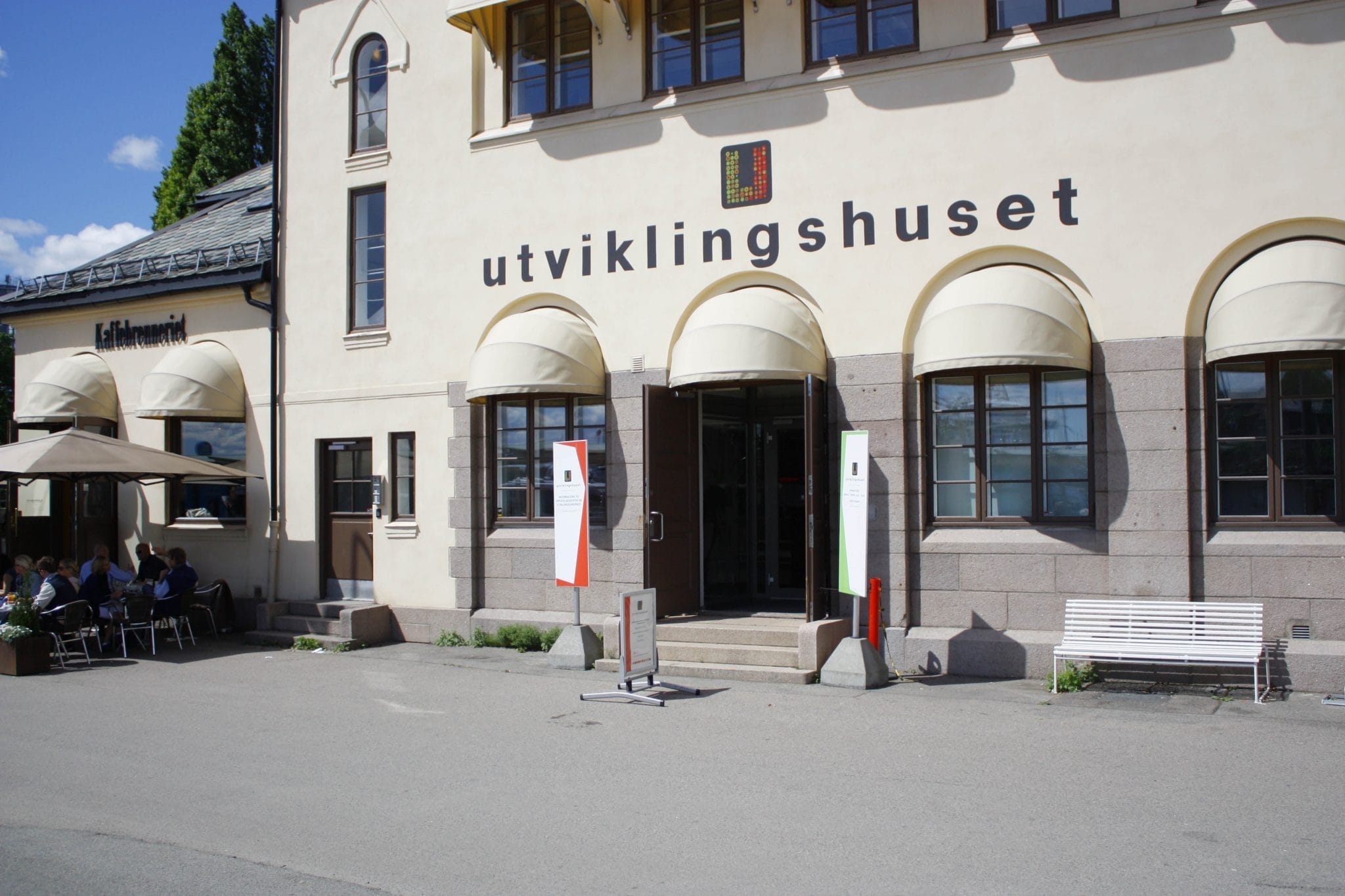 p-17341-oslobenken_foran_utviklingshuset-6.jpg