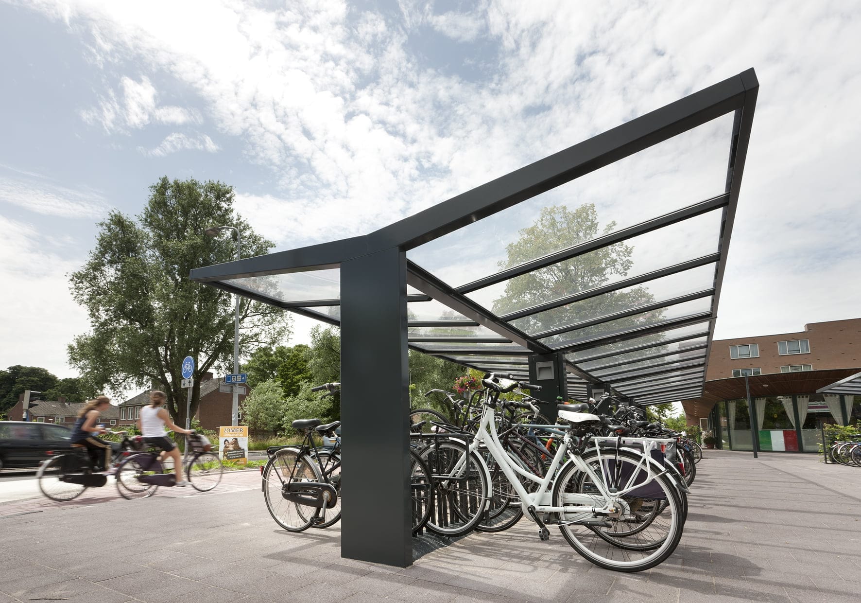 p-20143-busstation_uithoorn_-_cyclestore_t-hide_dz_cluster_dz_vp_8-5.jpg